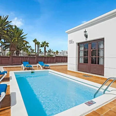 Playa Honda Sleeps 4 Wifi Villa *